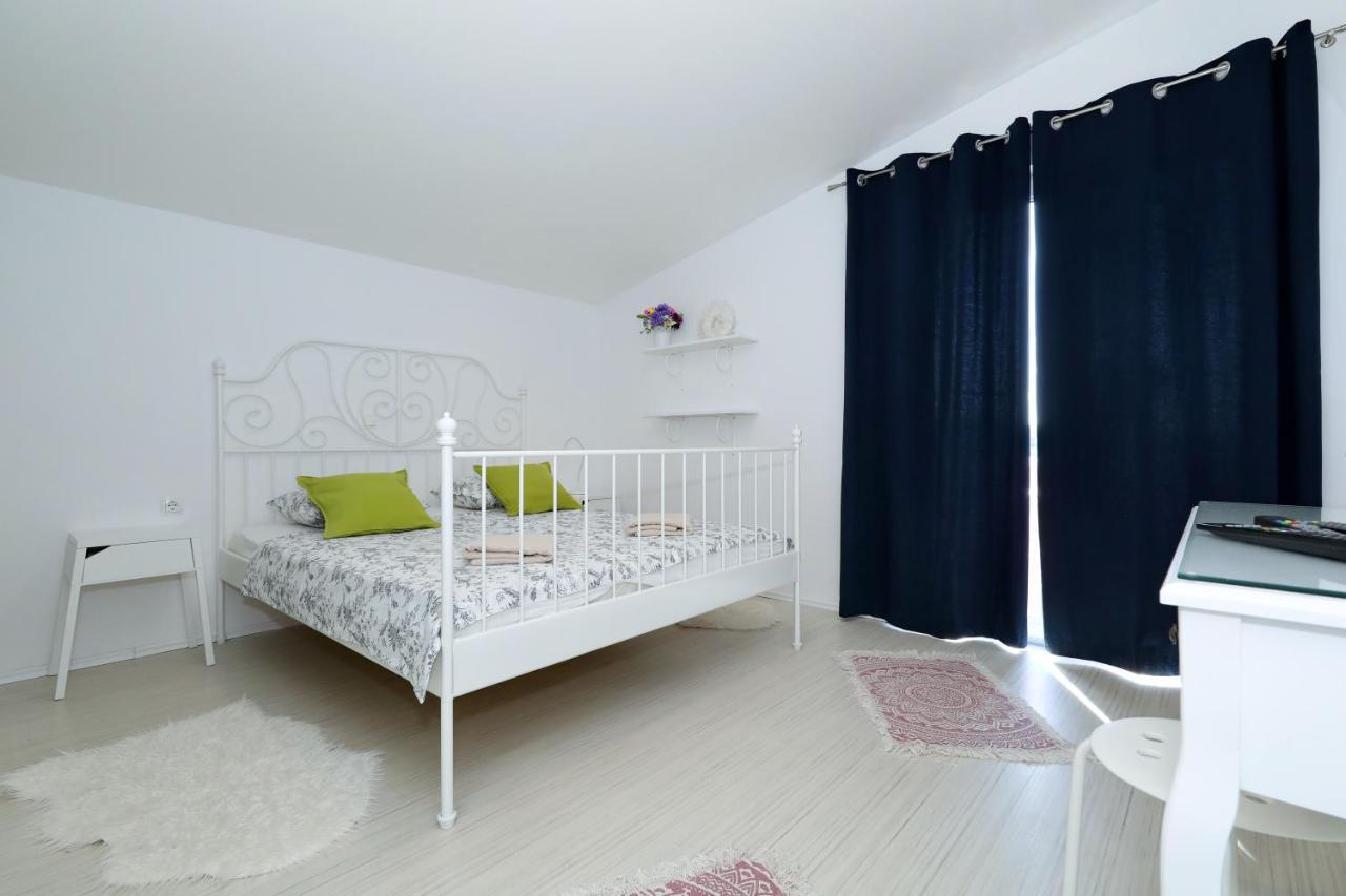 Apartment With Private Pool Sukošan 외부 사진